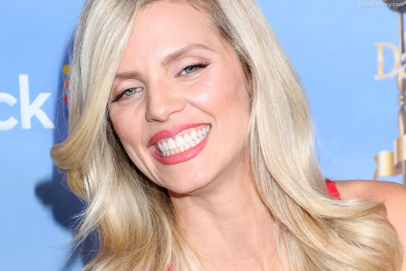 AnnaLynne McCord photo 7 of 60