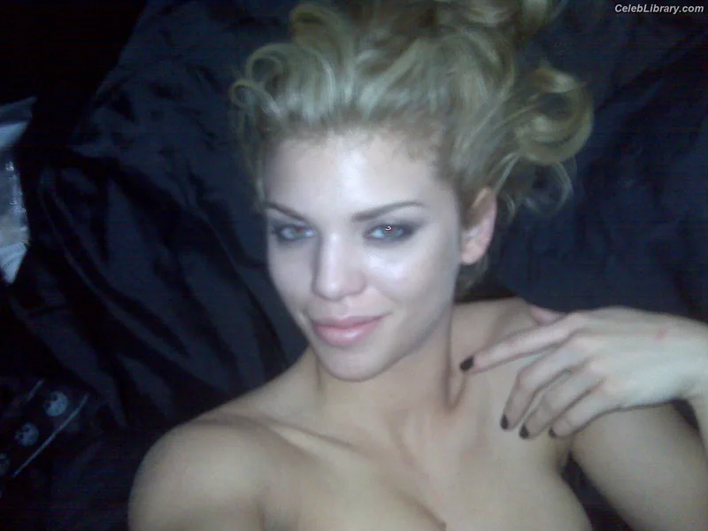 AnnaLynne McCord photo 2 of 60