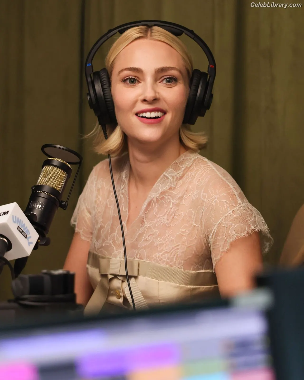 AnnaSophia Robb photo 18 of 765