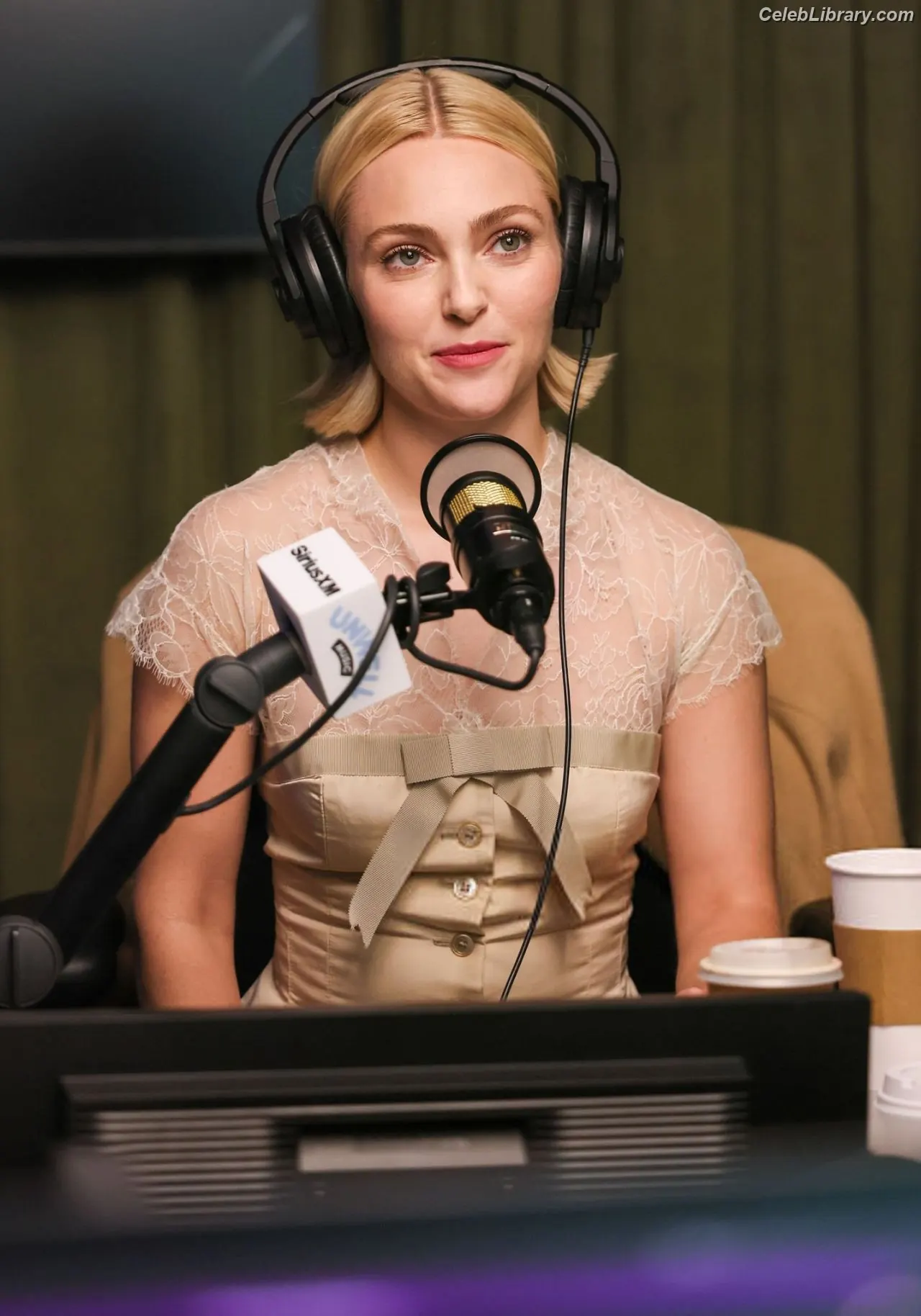 AnnaSophia Robb photo 20 of 765