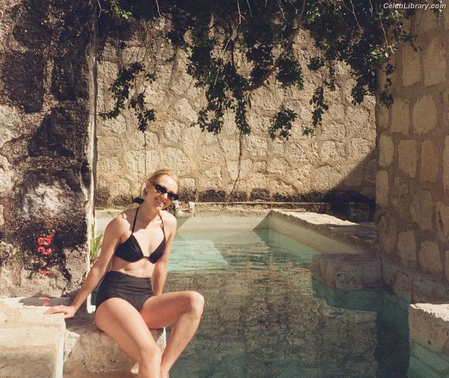 AnnaSophia Robb photo 23 of 765