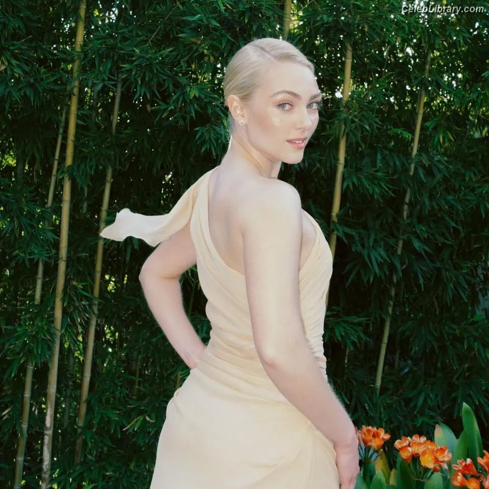 AnnaSophia Robb photo 17 of 765