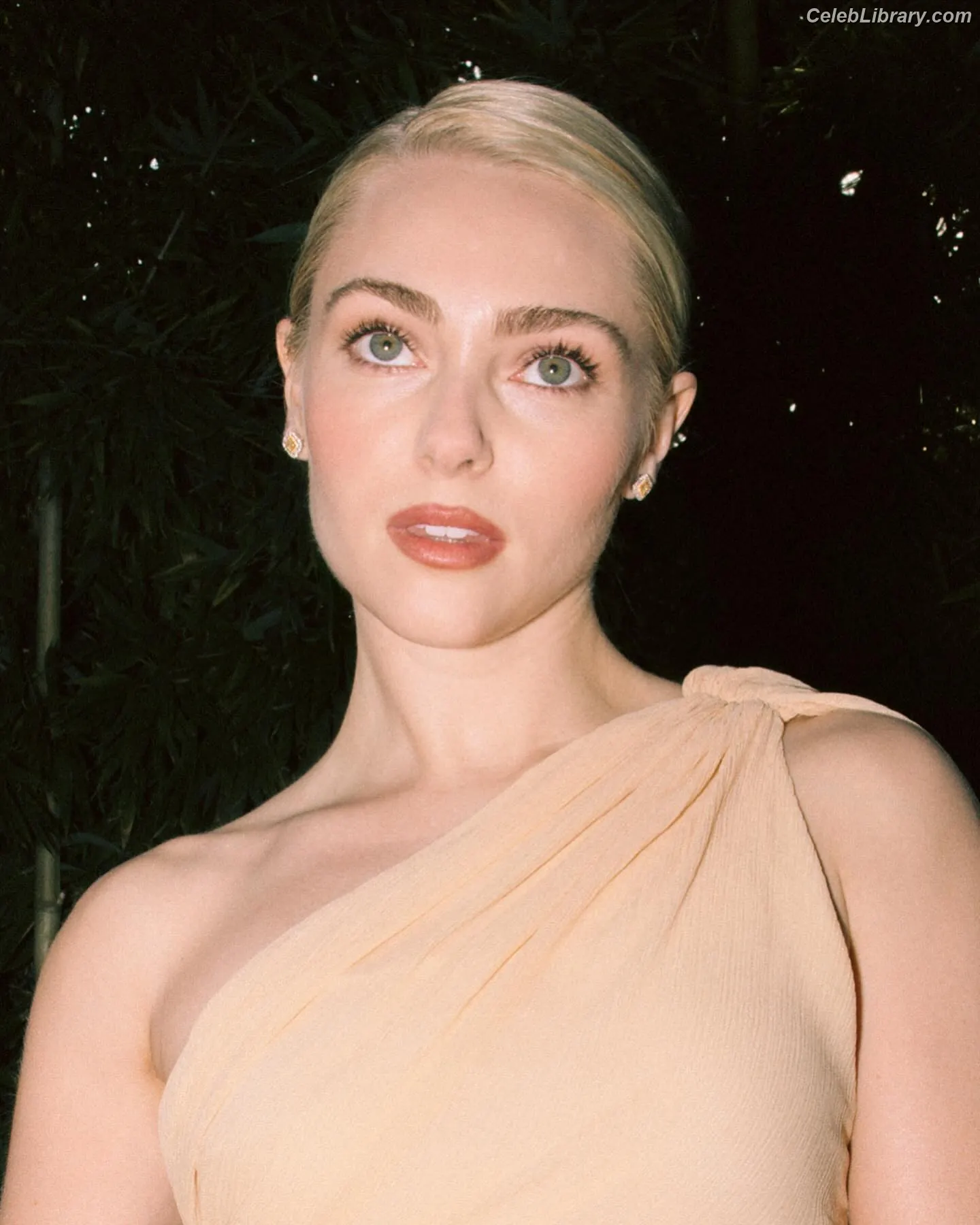 AnnaSophia Robb photo 14 of 765