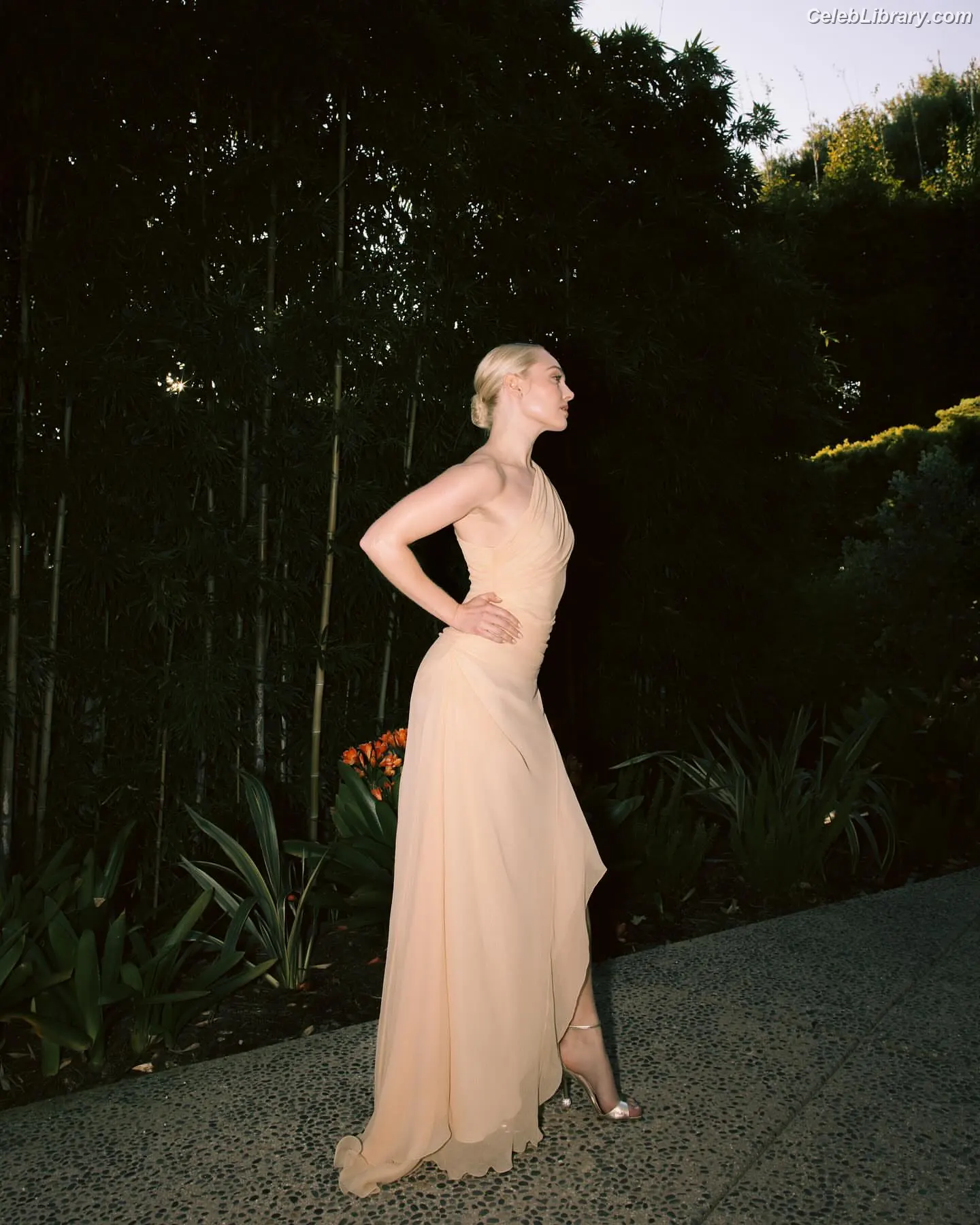 AnnaSophia Robb photo 15 of 765
