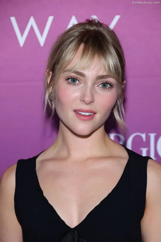 AnnaSophia Robb photo 5 of 766