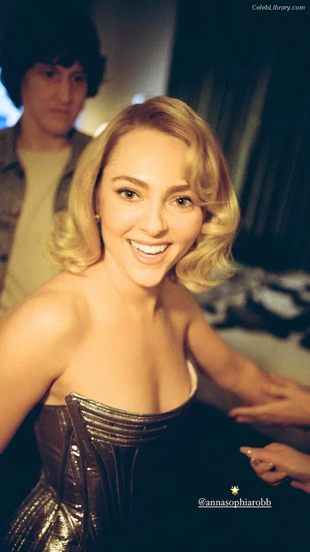 AnnaSophia Robb photo 16 of 766