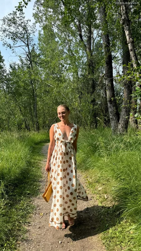 AnnaSophia Robb photo 17 of 766