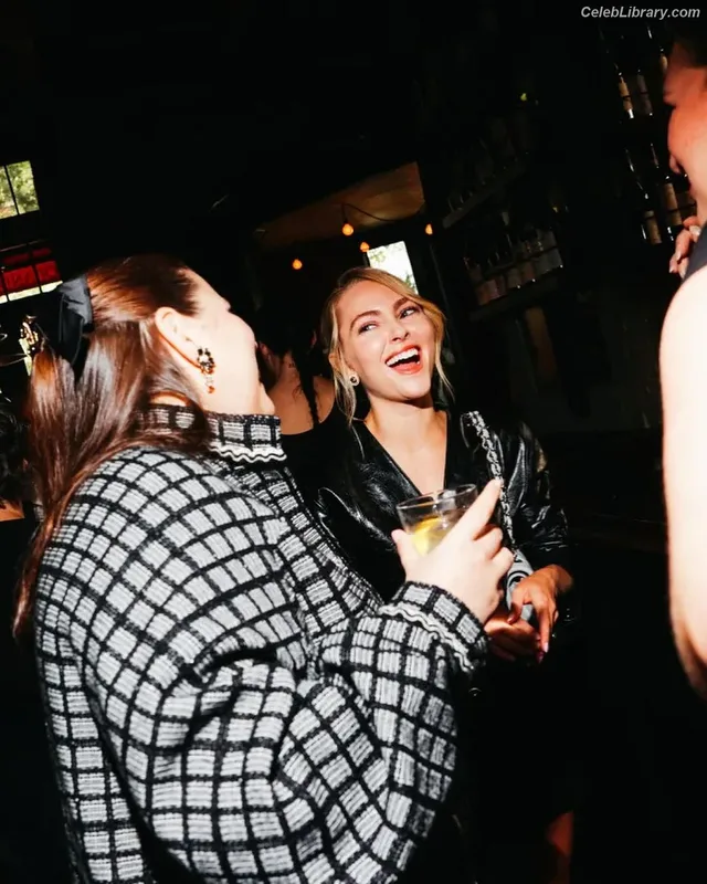 AnnaSophia Robb photo 1 of 766