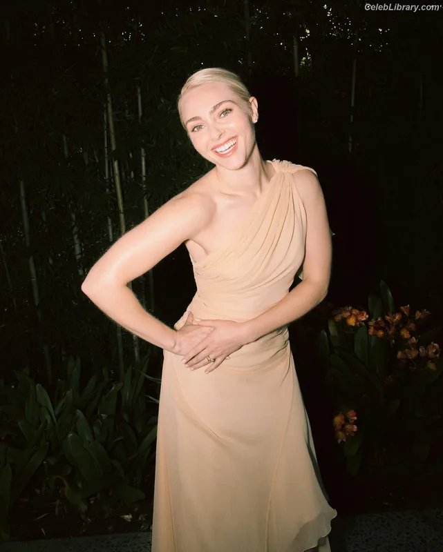 AnnaSophia Robb photo 17 of 766