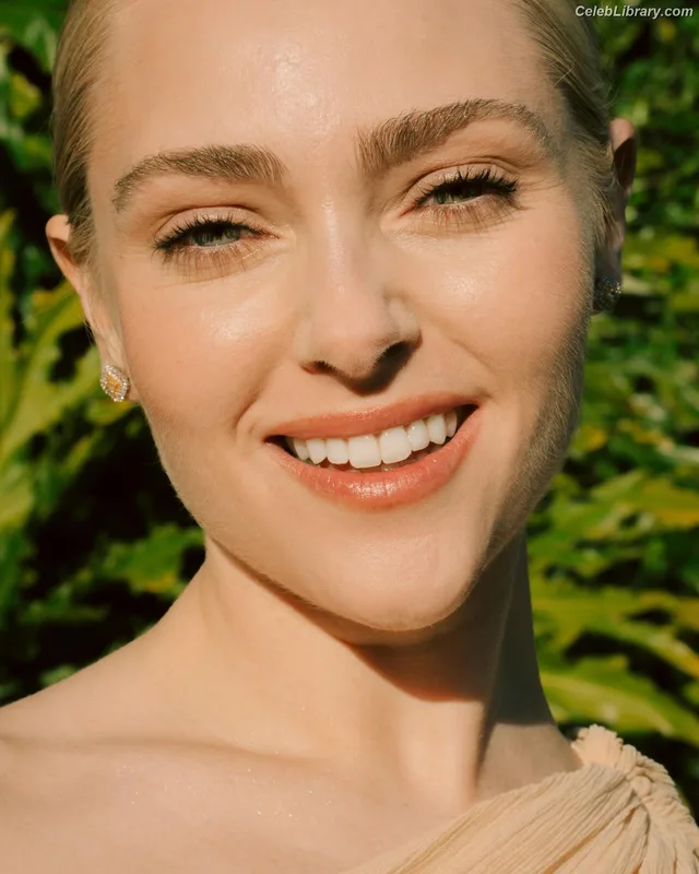 AnnaSophia Robb photo 20 of 766