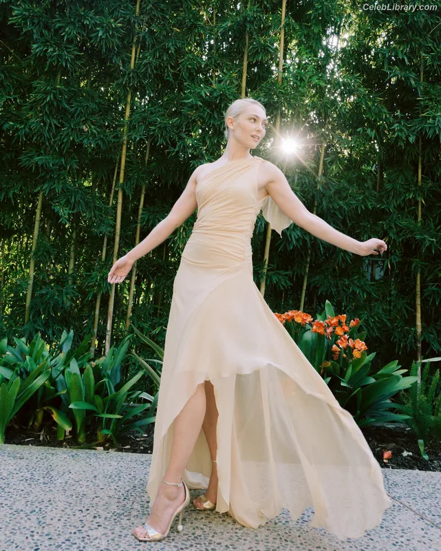 AnnaSophia Robb photo 21 of 766