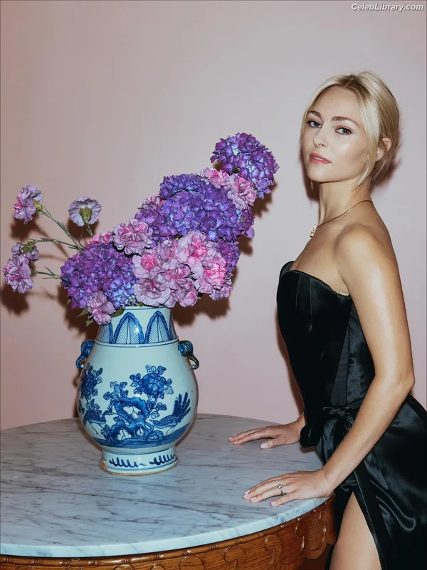 AnnaSophia Robb photo 24 of 766