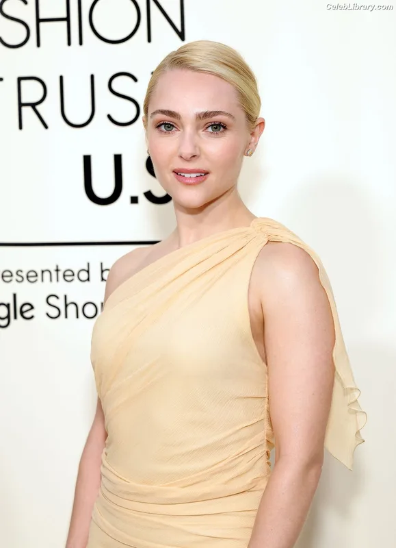 AnnaSophia Robb photo 16 of 766