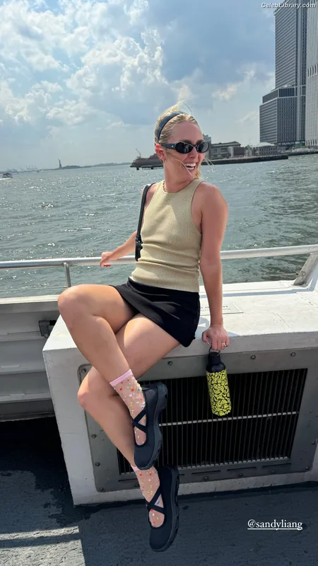 AnnaSophia Robb photo 20 of 766