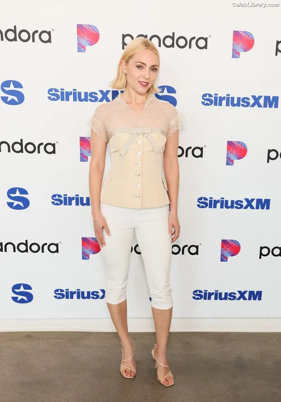 AnnaSophia Robb photo 15 of 766