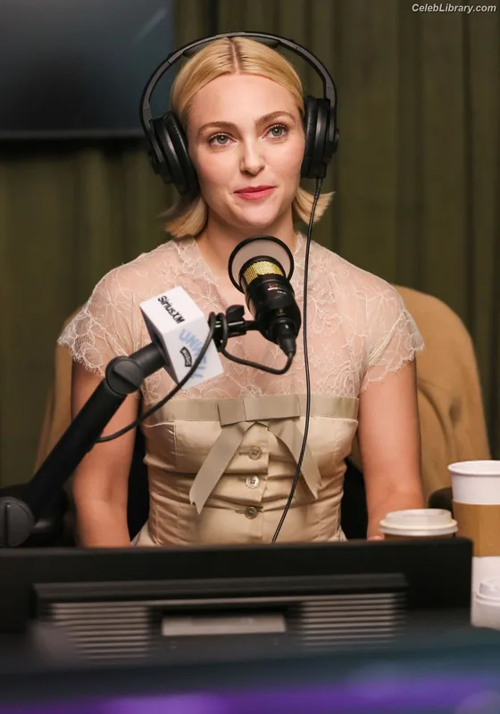 AnnaSophia Robb photo 20 of 766