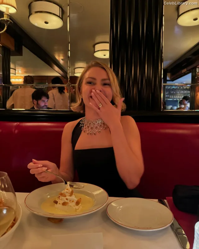 AnnaSophia Robb photo 22 of 766