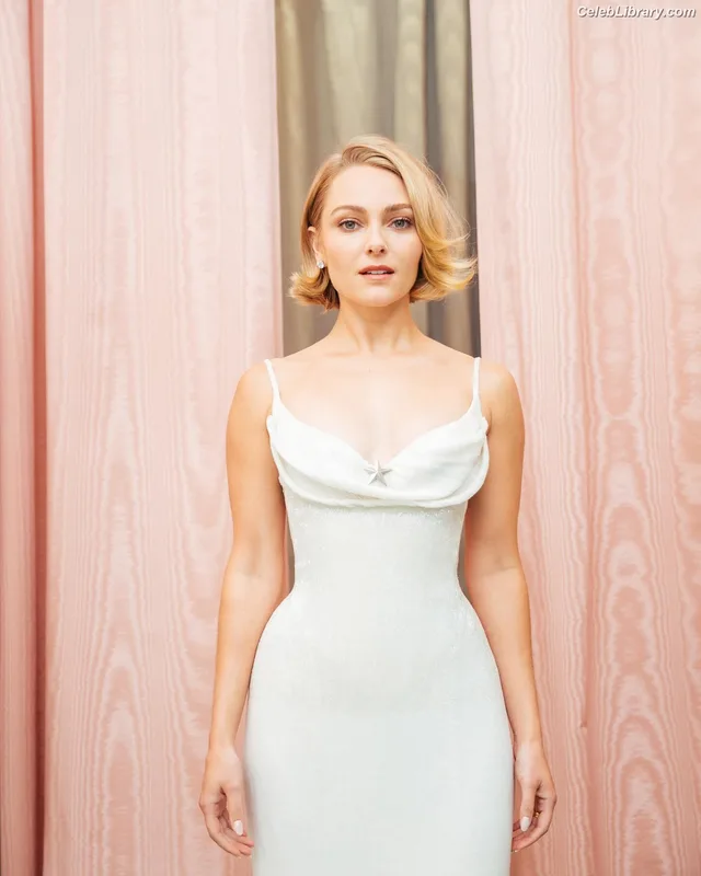 AnnaSophia Robb photo 2 of 766