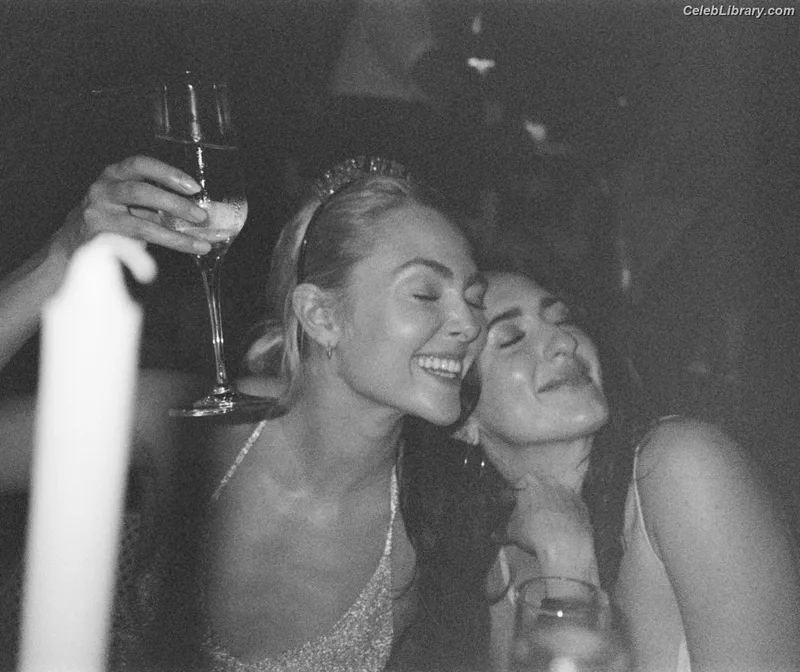 AnnaSophia Robb photo 22 of 766