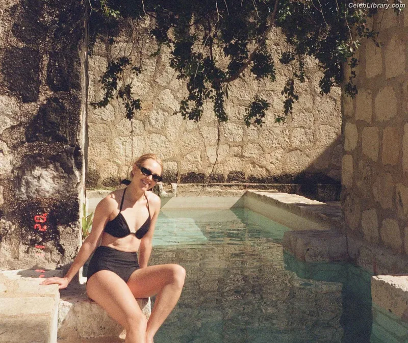 AnnaSophia Robb photo 23 of 766