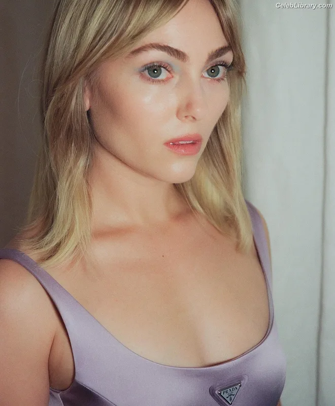 AnnaSophia Robb photo 23 of 766