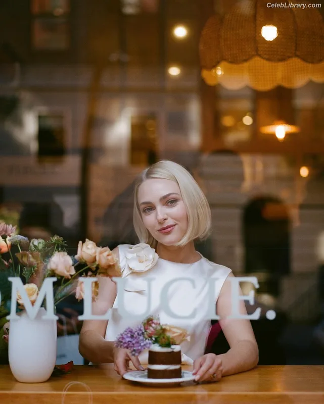 AnnaSophia Robb photo 5 of 766