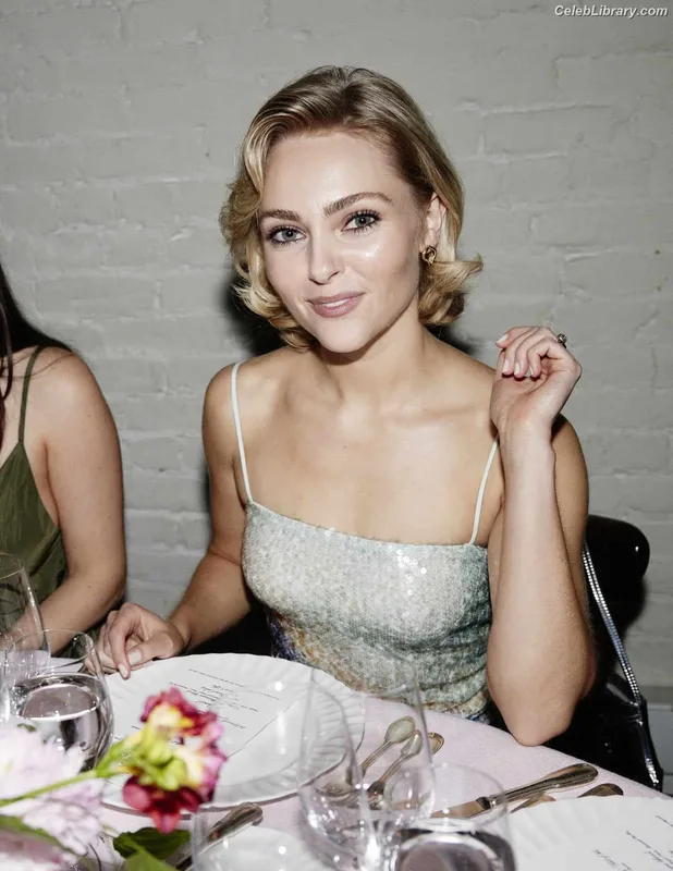 AnnaSophia Robb photo 20 of 766