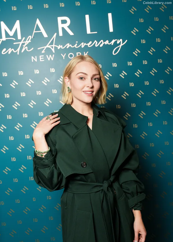 AnnaSophia Robb photo 15 of 766