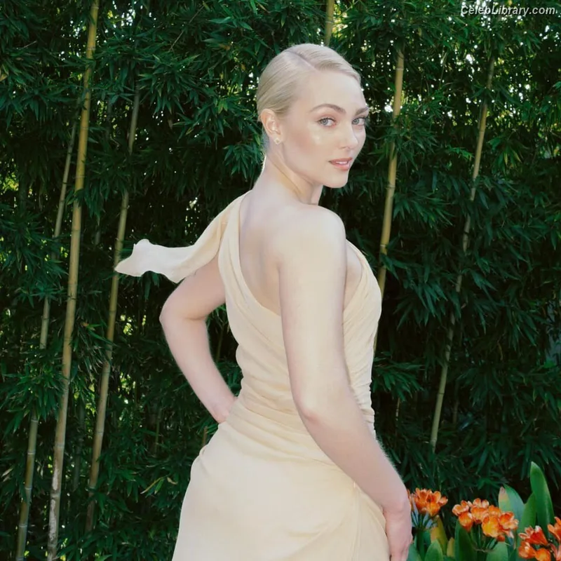 AnnaSophia Robb photo 17 of 766