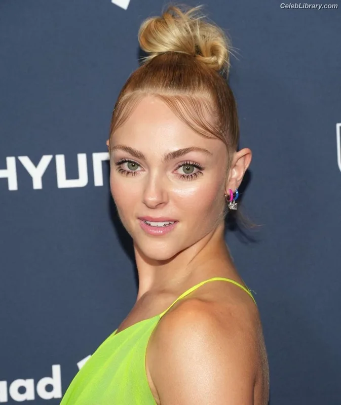 AnnaSophia Robb photo 16 of 766