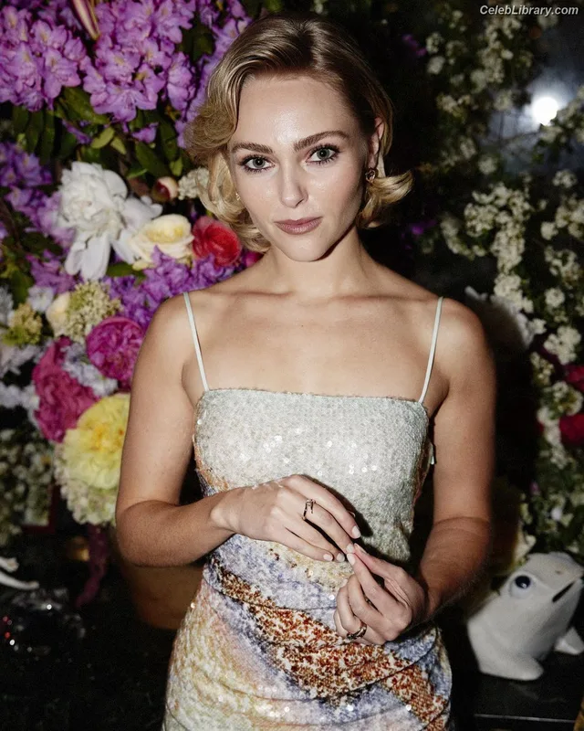 AnnaSophia Robb photo 17 of 766