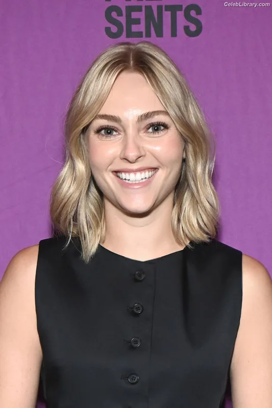 AnnaSophia Robb photo 1 of 766