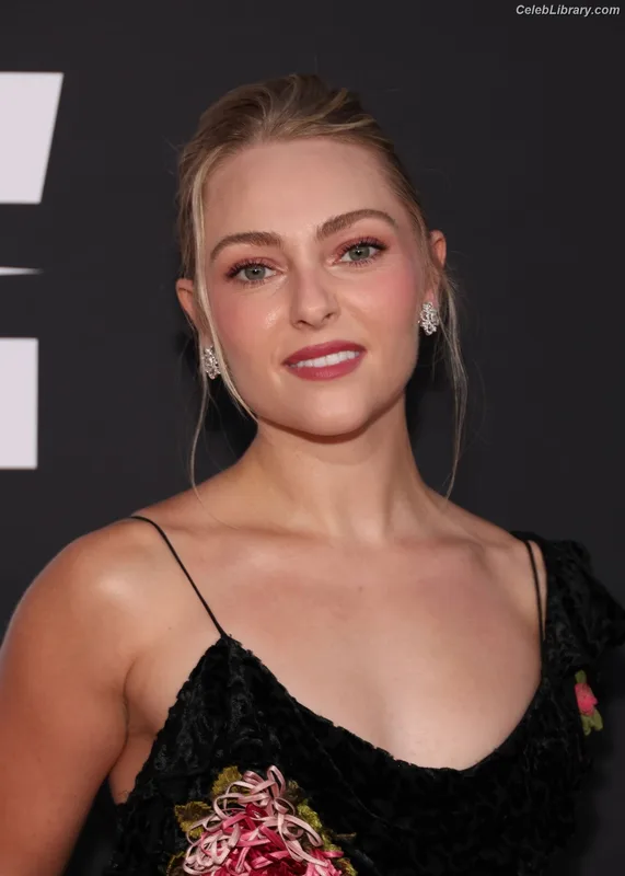 AnnaSophia Robb photo 9 of 766