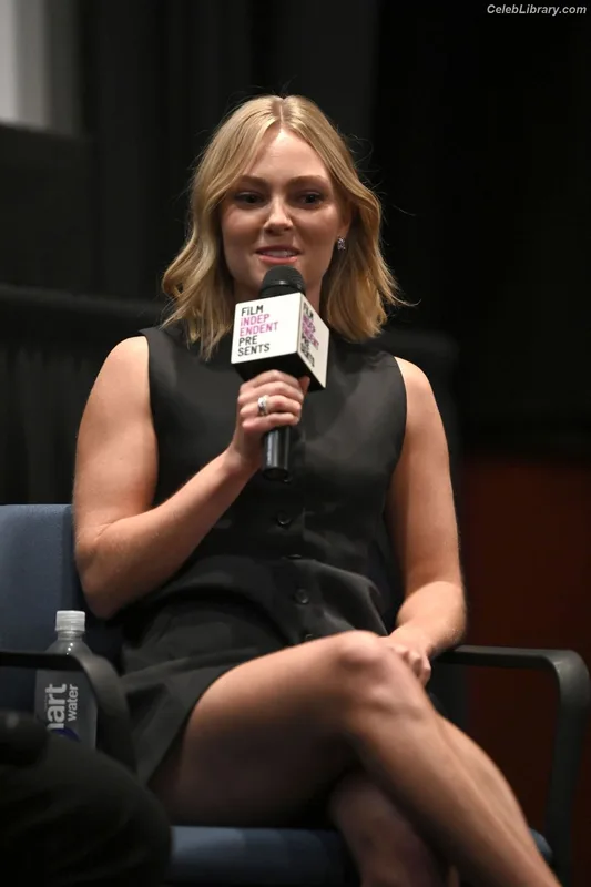 AnnaSophia Robb photo 23 of 766