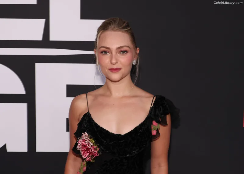 AnnaSophia Robb photo 1 of 766