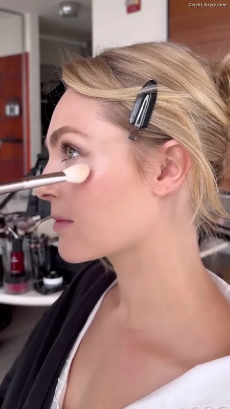 AnnaSophia Robb photo 2 of 766