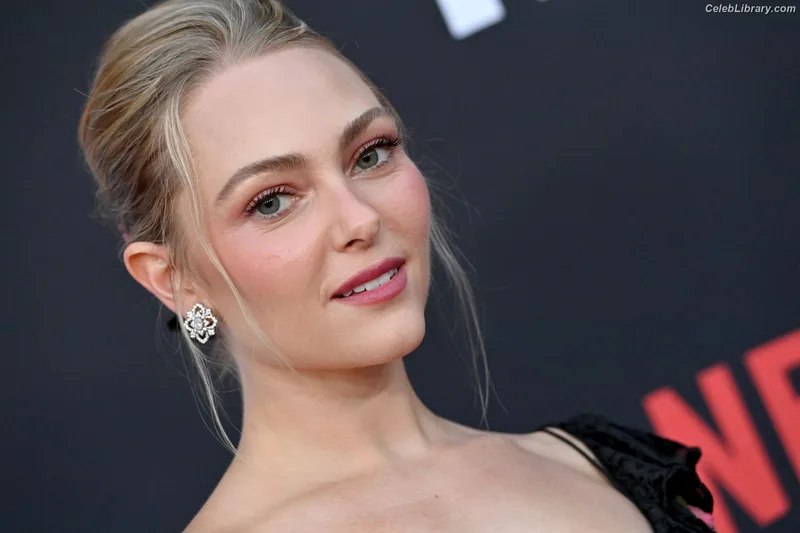 AnnaSophia Robb photo 17 of 766