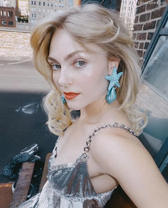 AnnaSophia Robb photo 1 of 766