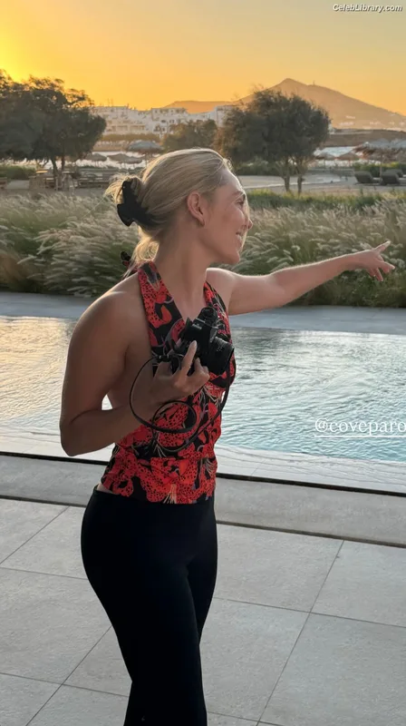 AnnaSophia Robb photo 14 of 766