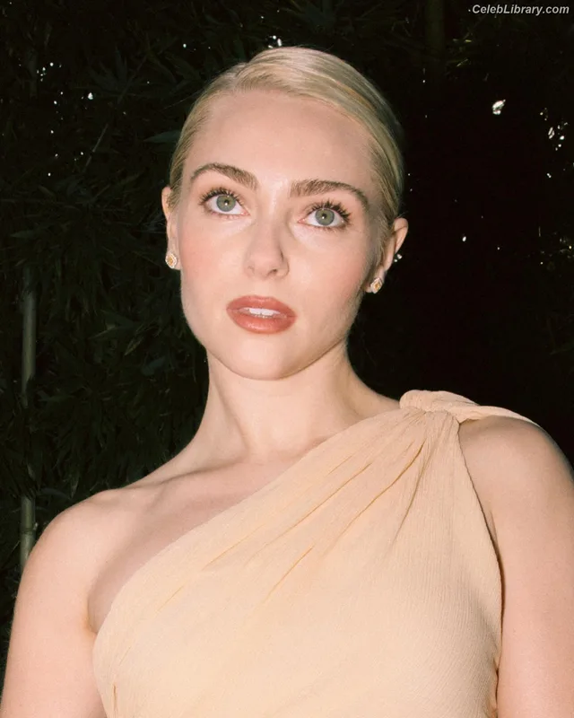 AnnaSophia Robb photo 14 of 766