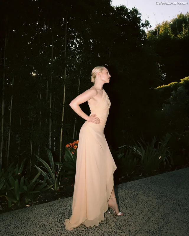 AnnaSophia Robb photo 15 of 766