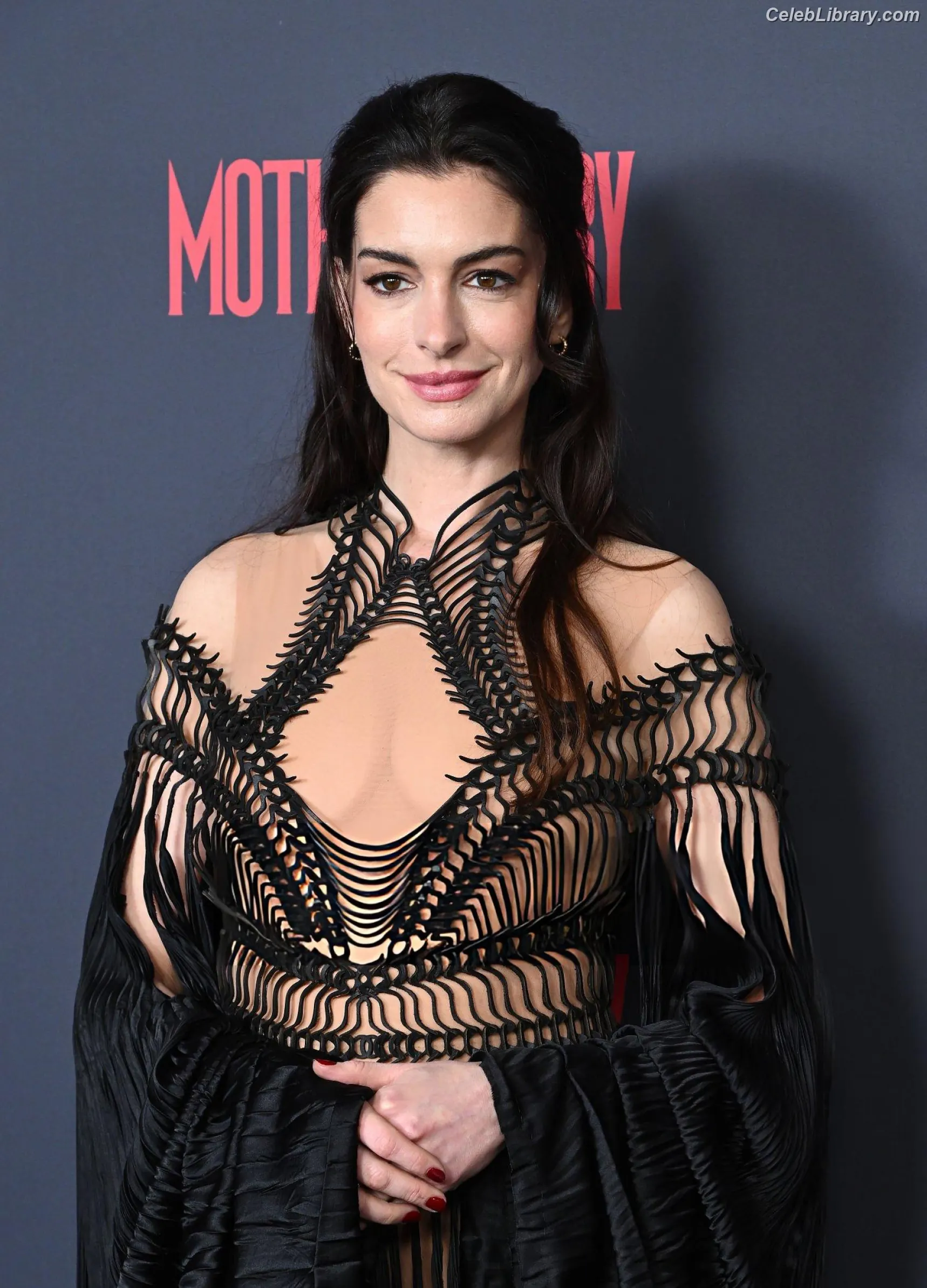 Anne Hathaway photo 24 of 1532
