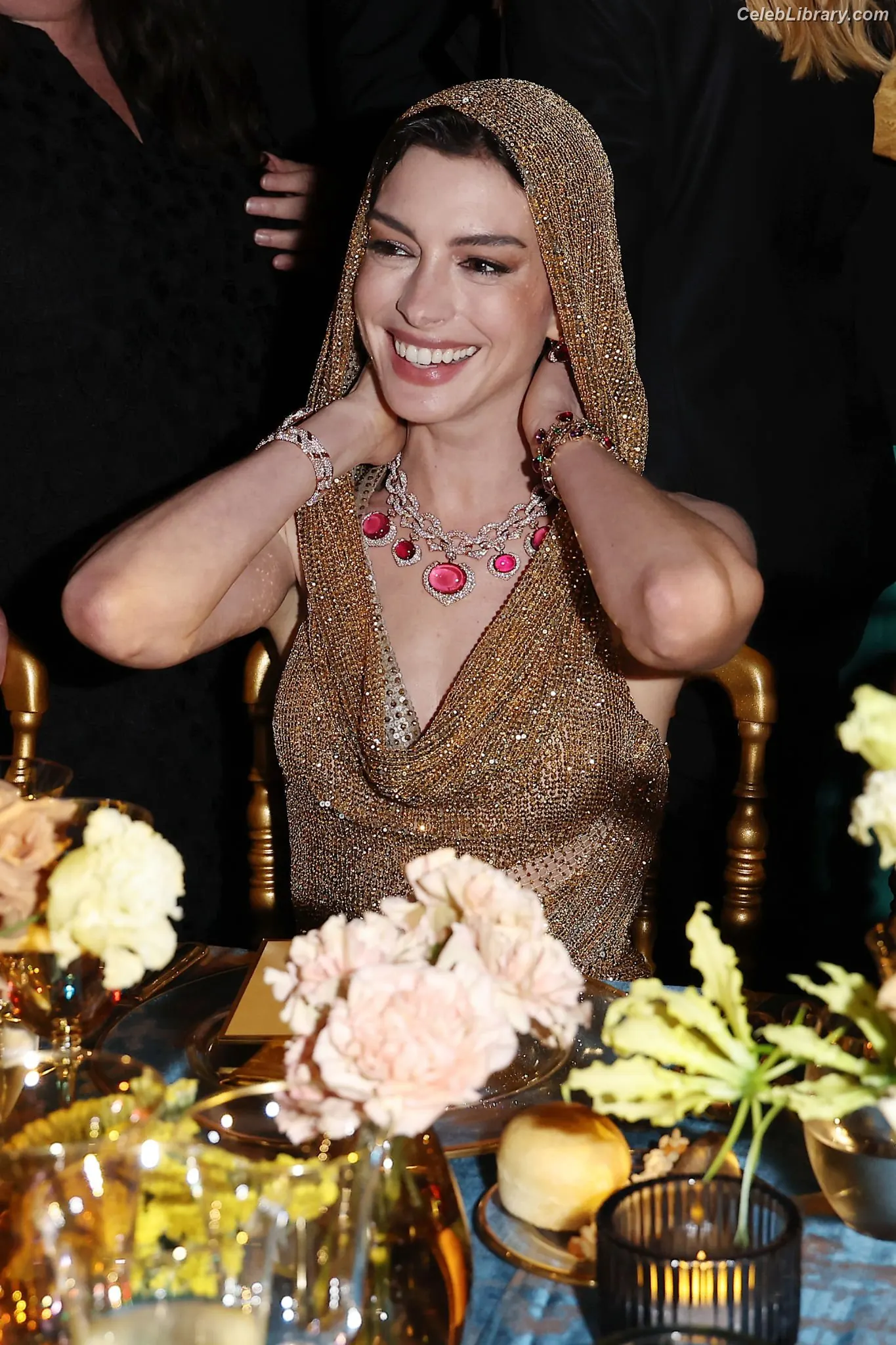 Anne Hathaway photo 19 of 1532