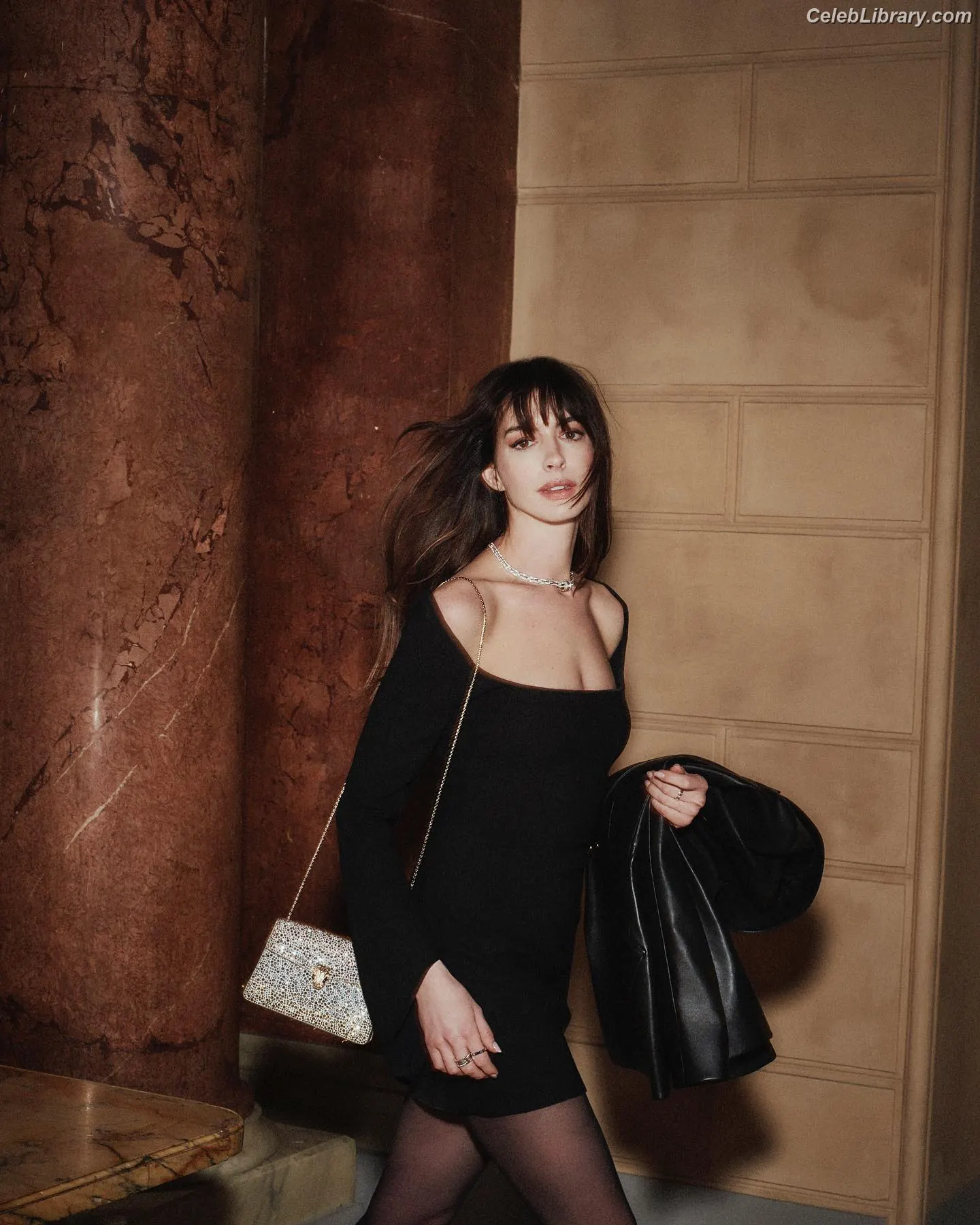 Anne Hathaway photo 21 of 1532