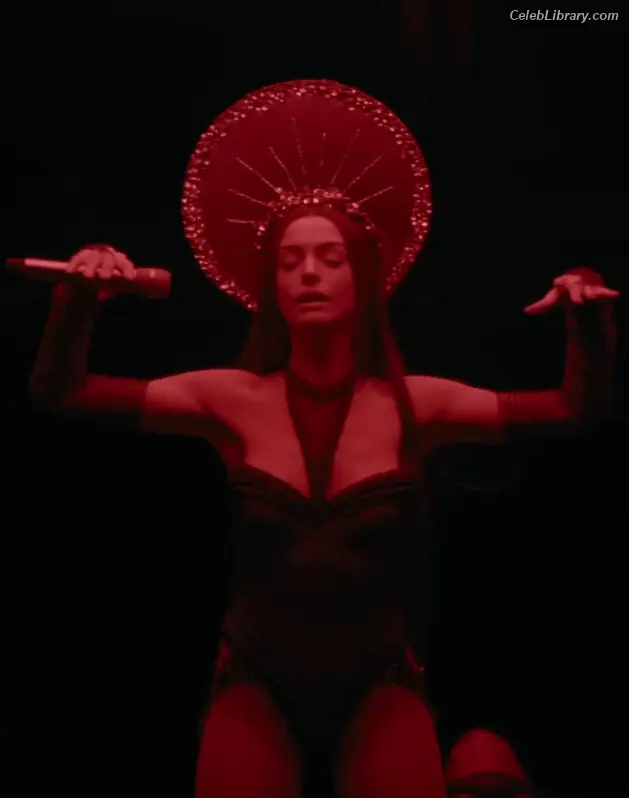 Anne Hathaway photo 2 of 1532