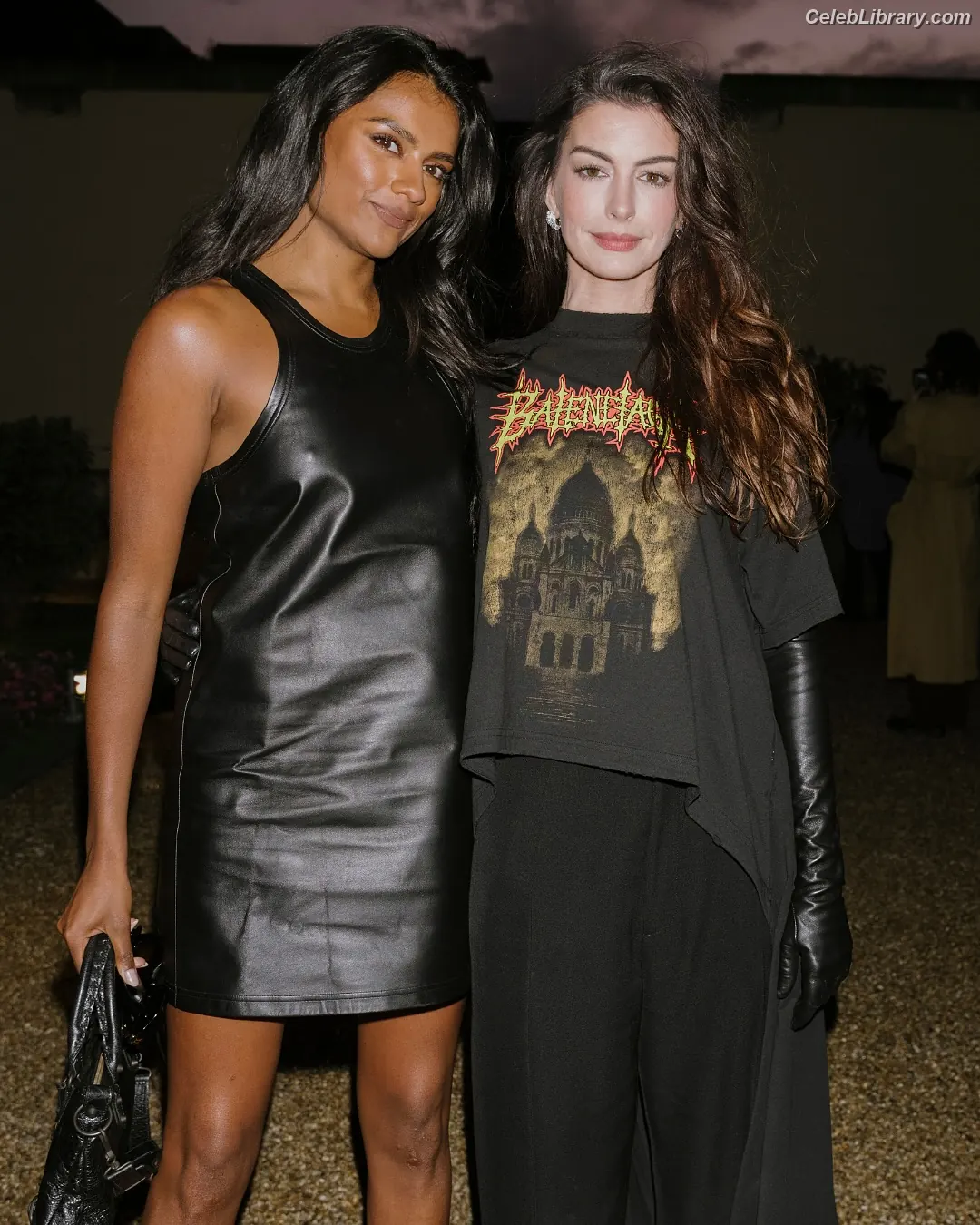 Anne Hathaway photo 22 of 1532
