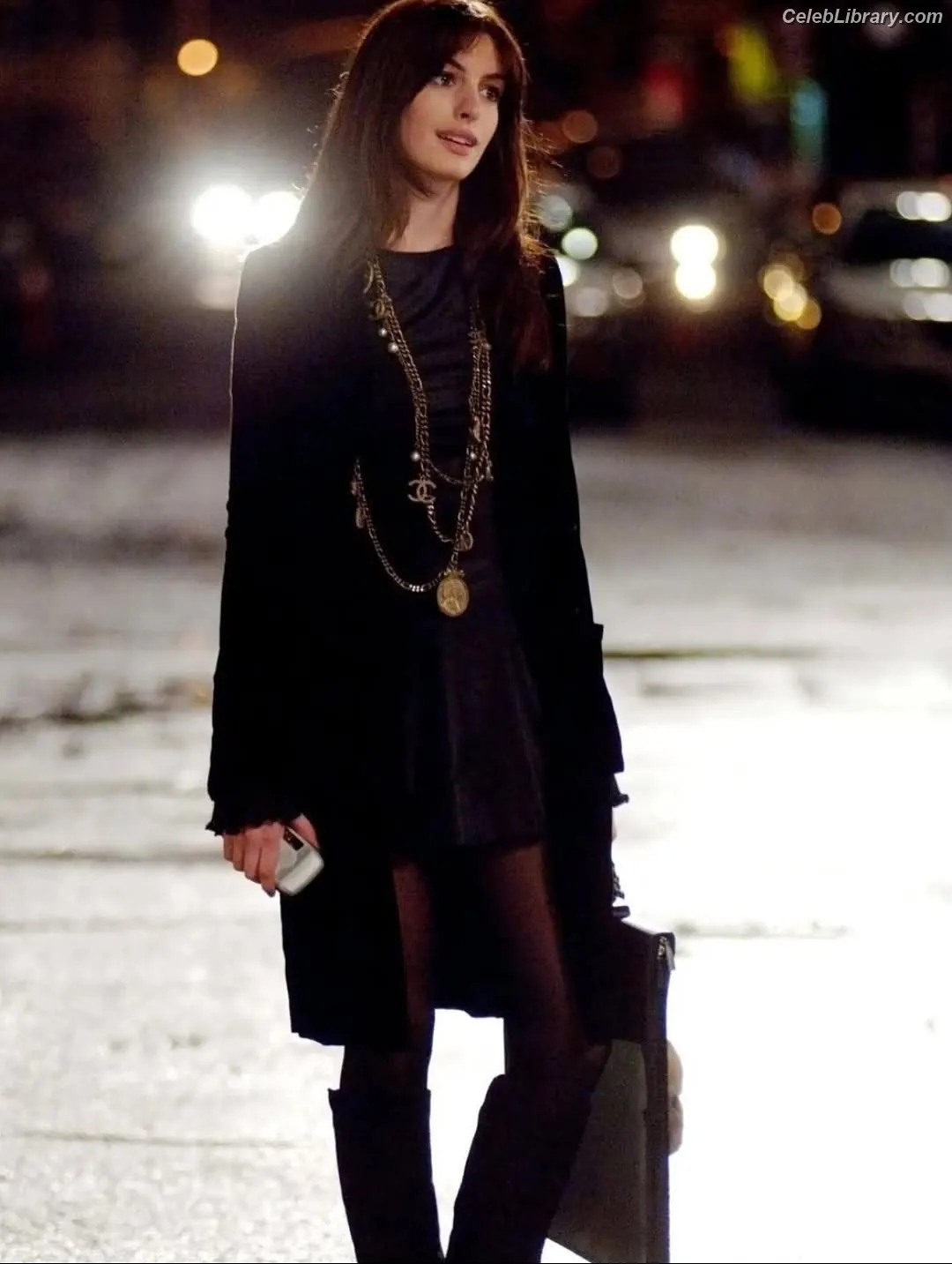 Anne Hathaway photo 14 of 1532