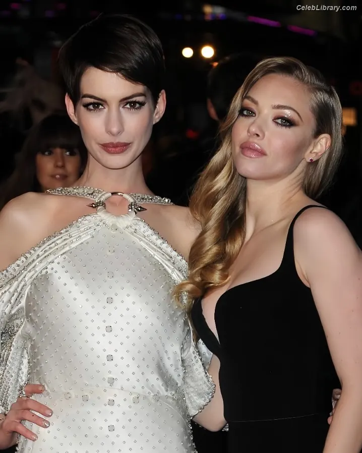 Anne Hathaway photo 18 of 1532