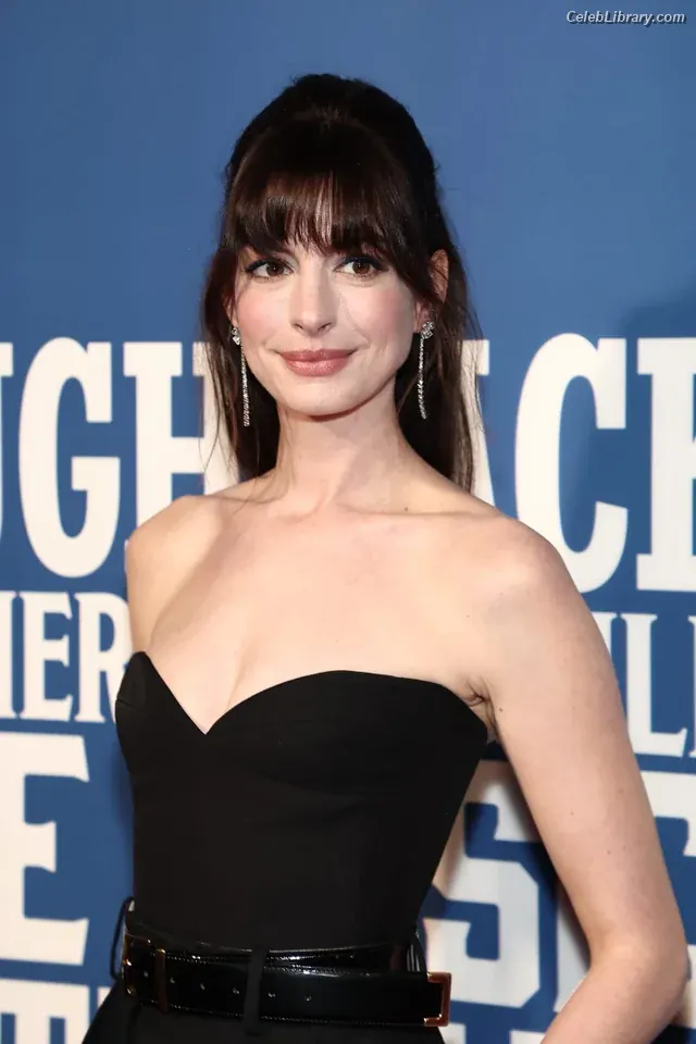 Anne Hathaway photo 19 of 1532