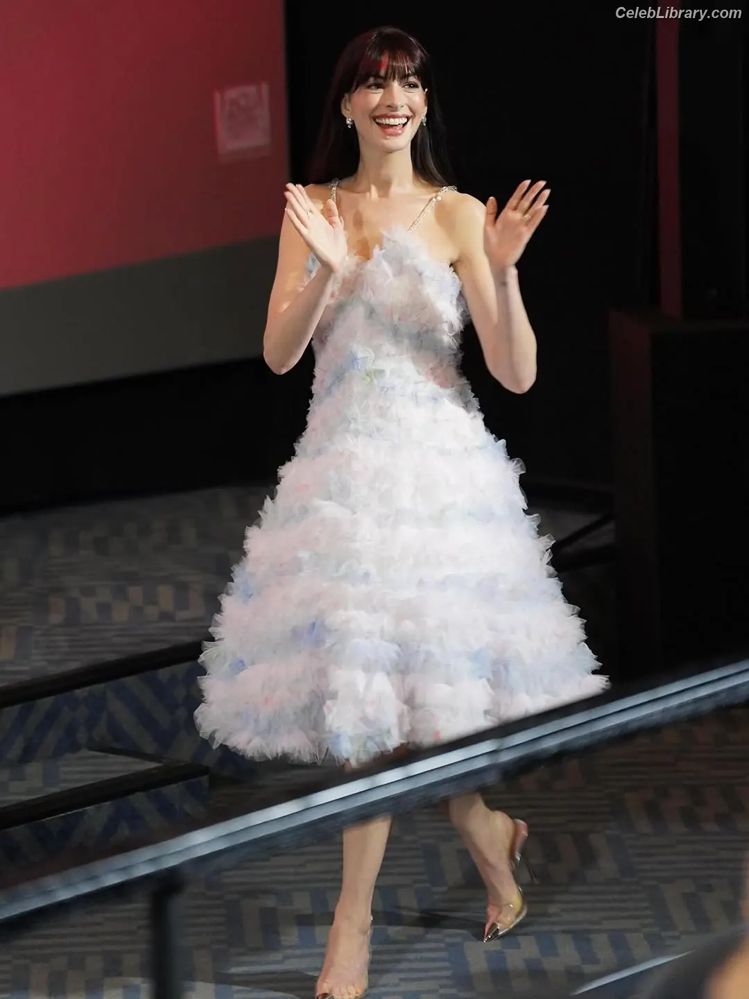 Anne Hathaway photo 18 of 1532